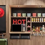 Moxy 3*