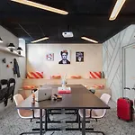 Moxy 3*