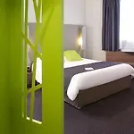 Moxy 3*