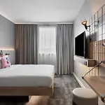 Moxy 3*