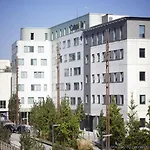 Moxy 3*