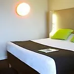 Moxy 3*