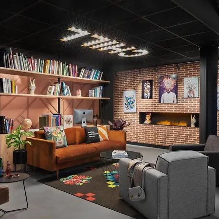 Moxy 3*