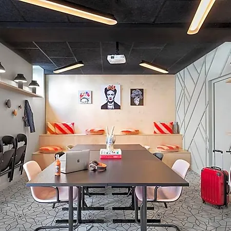 Hotel Moxy 3*