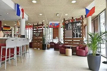 Moxy Отель